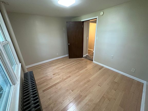 5th image of 31 S Lake Ave