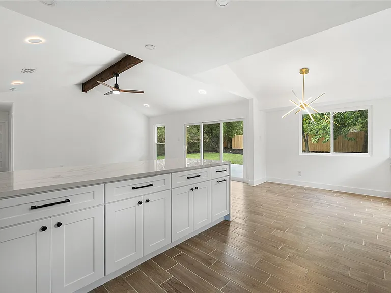 1111 Spearson Ln — Photo 16
