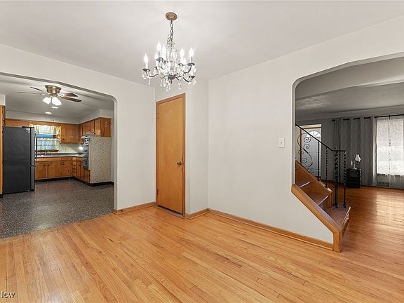 5th image of 310 E 243rd St