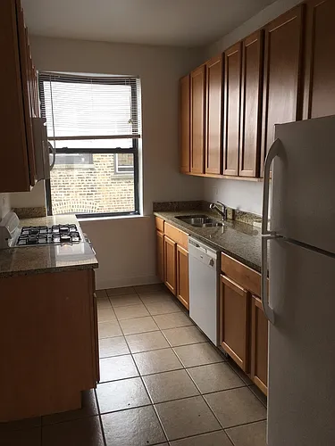2133 W Howard St Photo 1