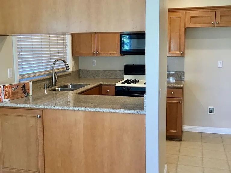 272 S Poplar Ave — Photo 14