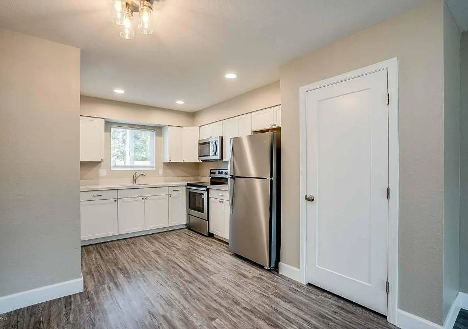 318 E Vine Circle — Photo 3