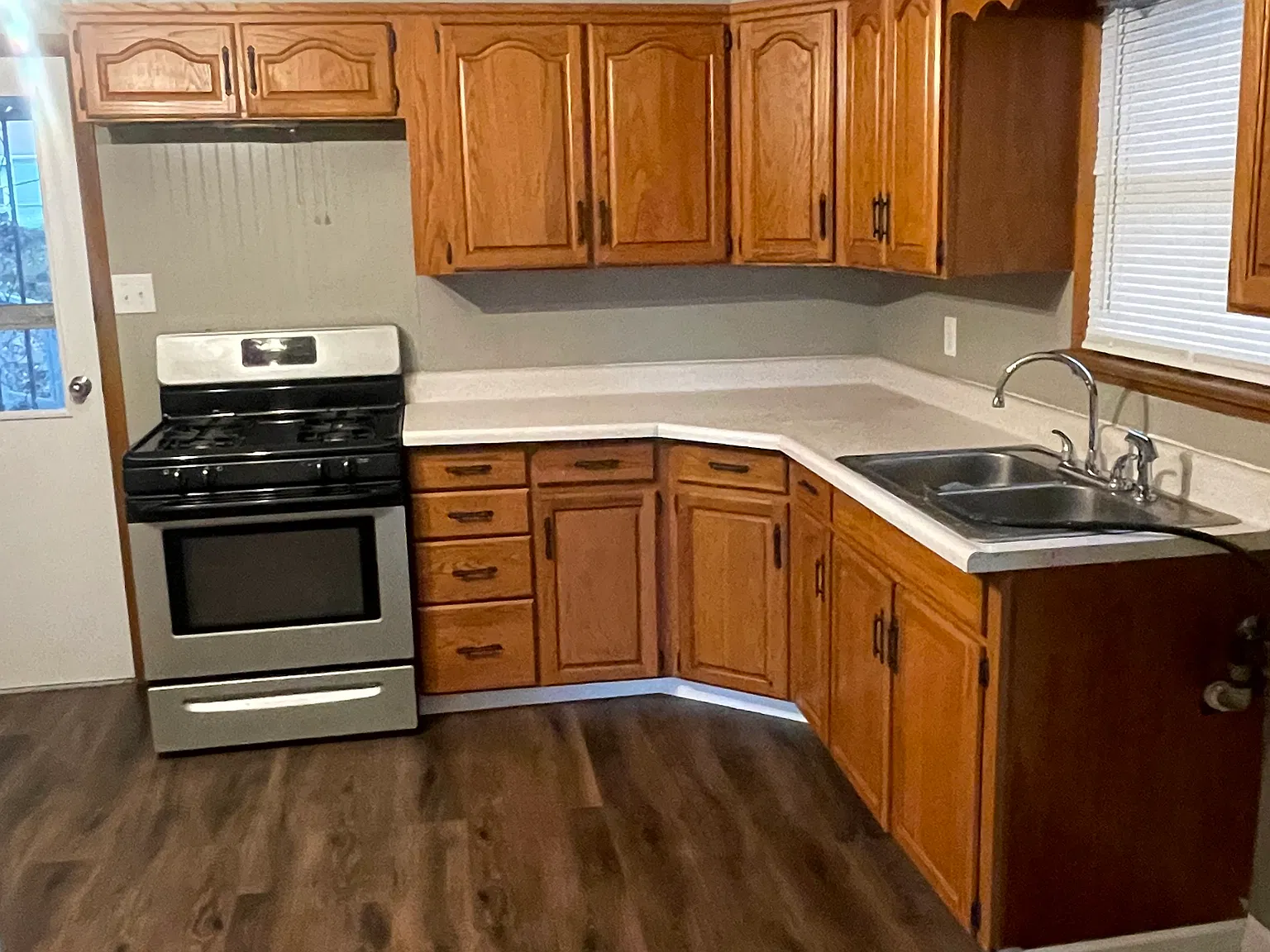 2 bed, 825 sqft, $1,100 — Photo 2