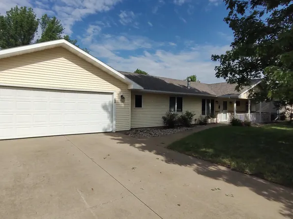 129 Burdick St, Salix, IA 51052