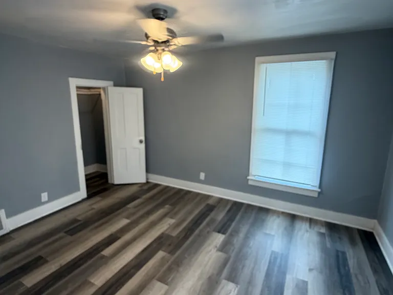 1517 Commercial St — Photo 12