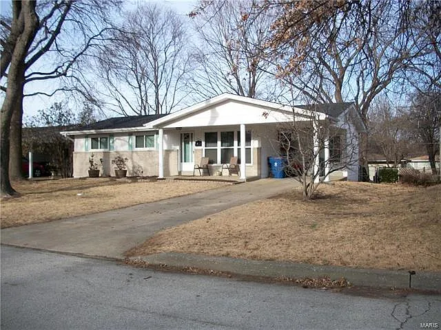 725 Teson Rd photo 1