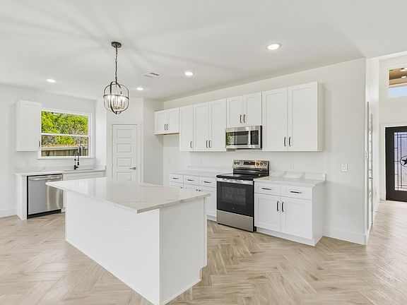 5th image of 1412 Ridgeview Cir