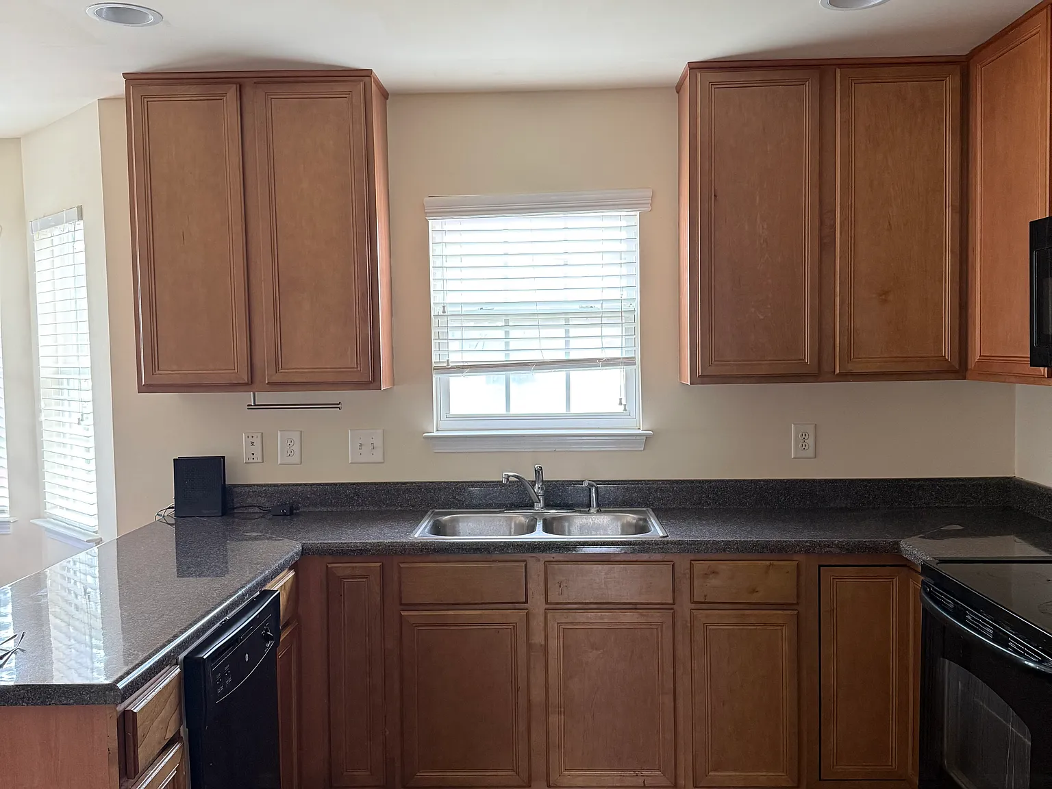 4 bed, 2.5 bath, 2135 sqft, $2,200 — Photo 4