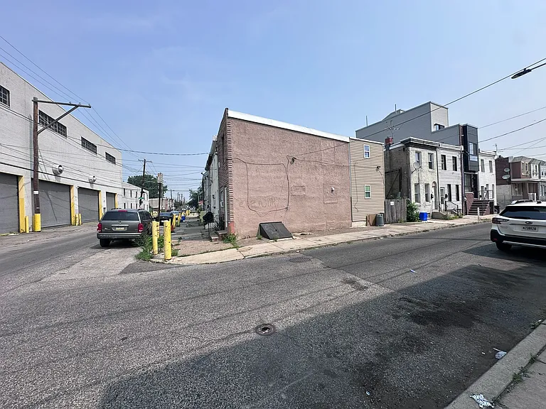 2229 E Ann St — Photo 29