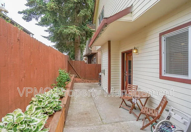 5906 NE 56th St — Photo 30