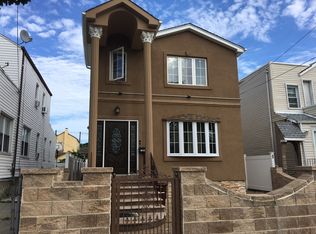 13555 233rd St, Rosedale, NY 11422