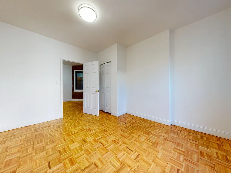 405 W 50th St #3D — Photo 6