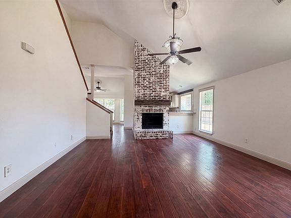 3rd image of 6315 Meadow Glen Dr