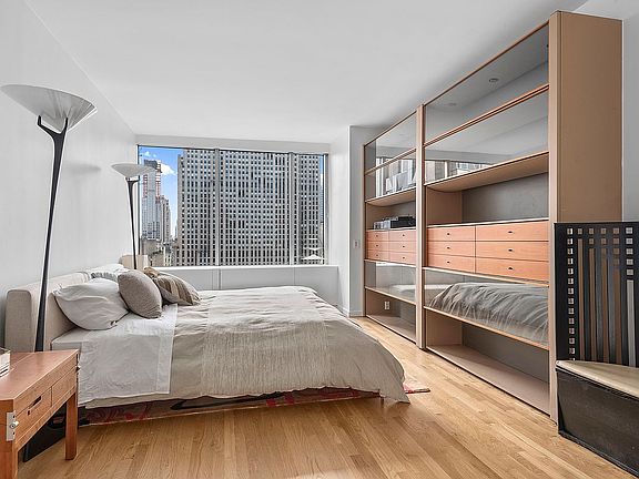 5th image of 15 W 53rd St #40C