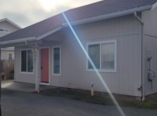 241 NE School St, Grants Pass, OR 97526