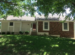 609 NE Country Ln, Lees Summit, MO 64086