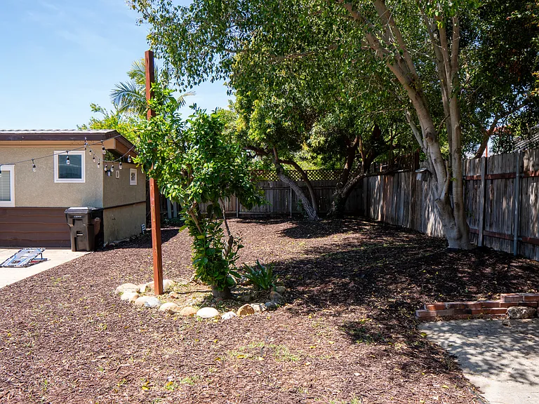 Acoma Ave — Photo 23