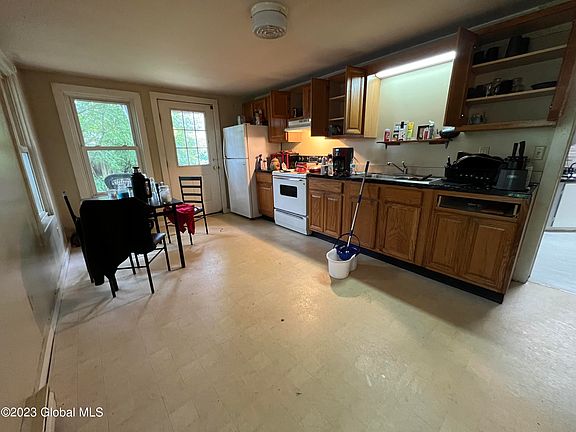 4th image of 8 Hudson Street
