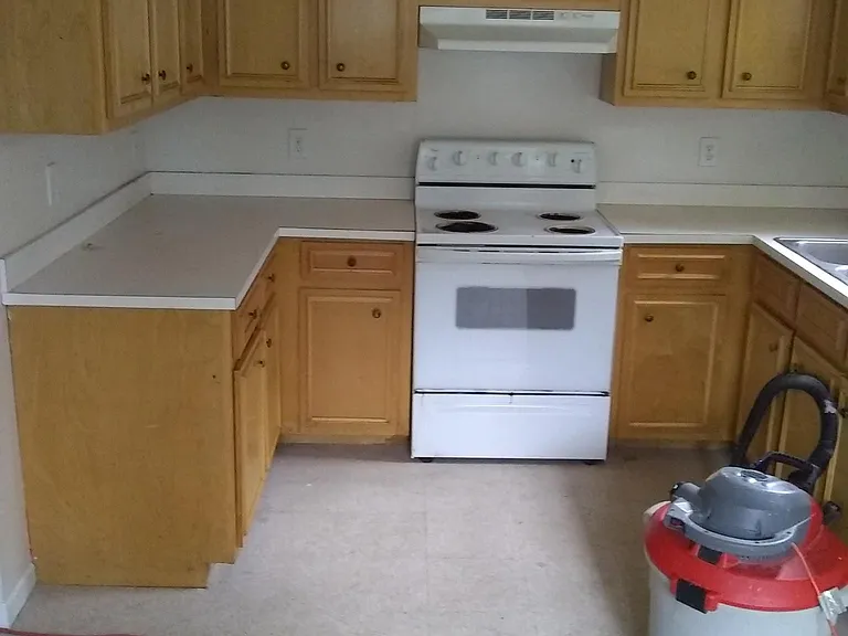 1049 Winston Rd — Photo 9