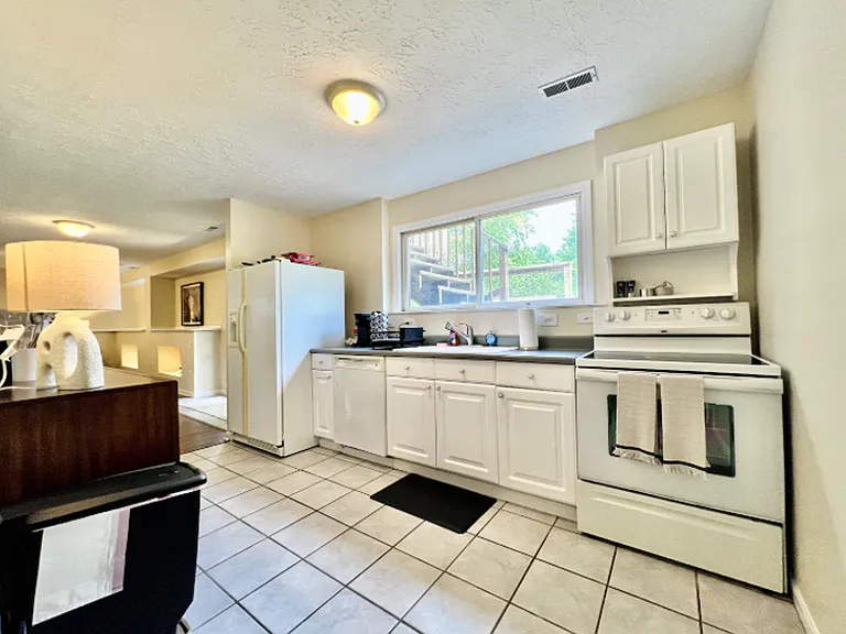 6556 Yankee Rd — Photo 43