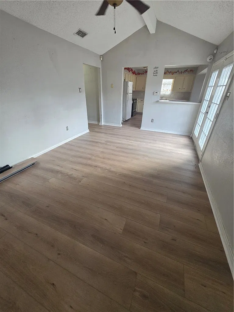 3 bed, 1035 sqft, $1,495 — Photo 2