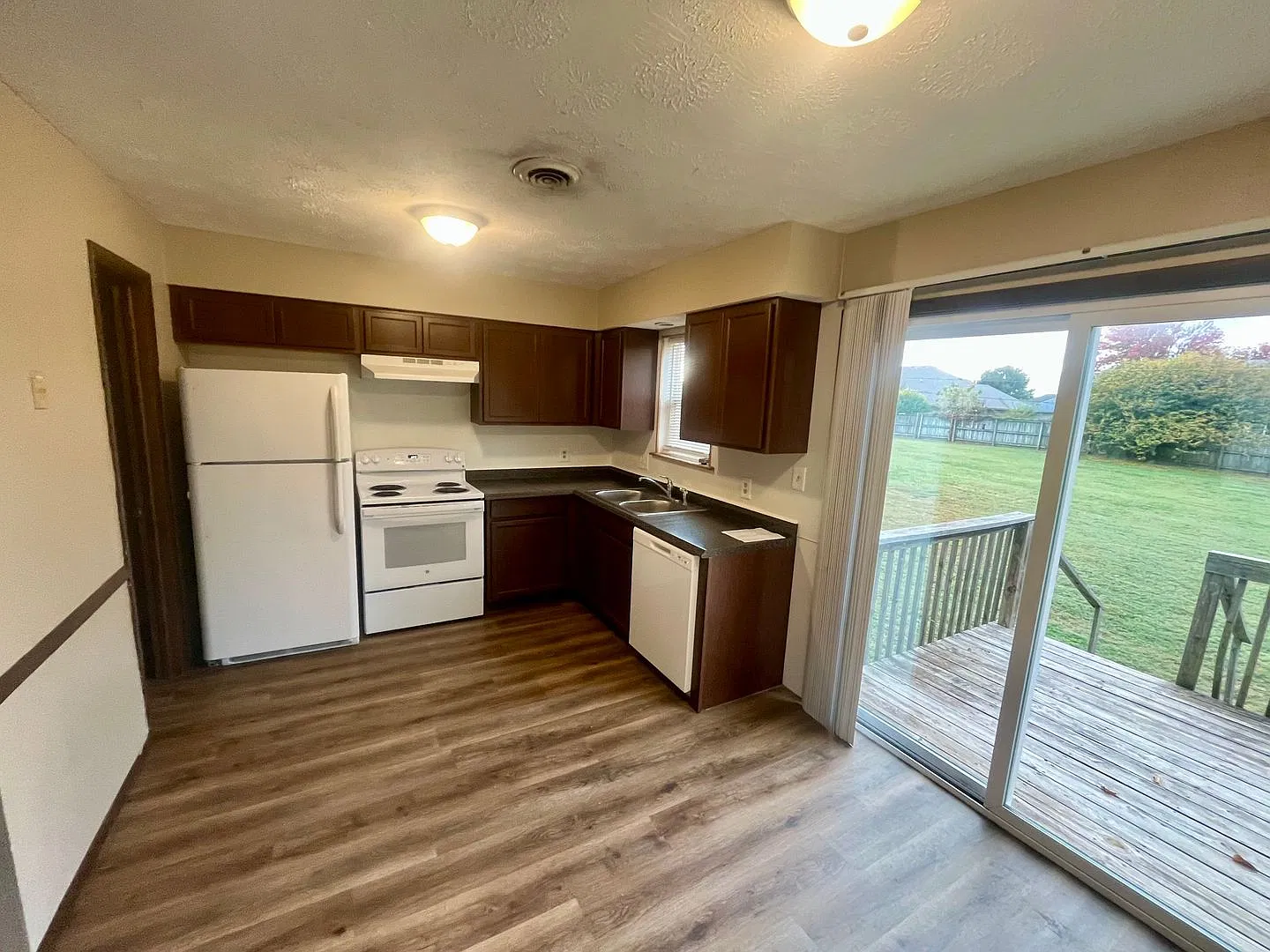 2 Bedroom 1.5 Bath Home In A Great Location! Available Now! — Photo 4