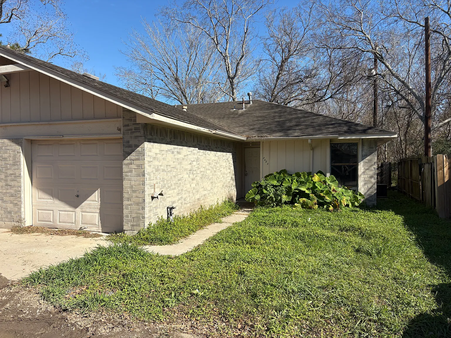 2 bed, 930 sqft, $1,100 — Photo 1