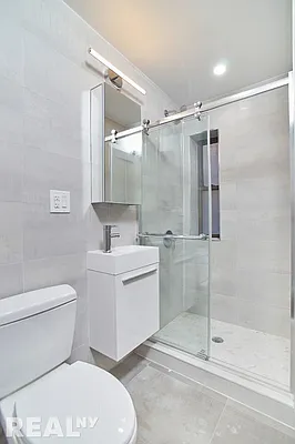 Rented by REAL New York | media 32