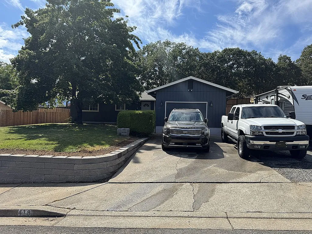 418 Placer St photo 1