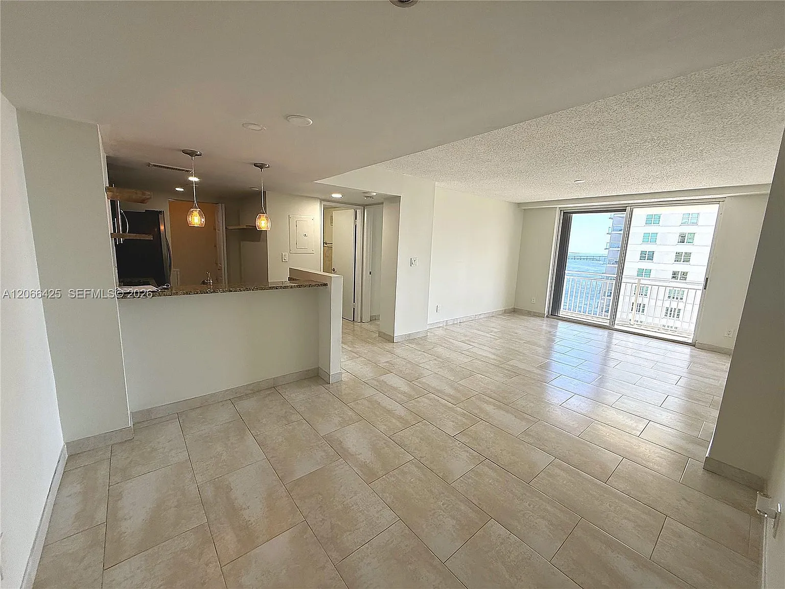 Isola Condo — Photo 1