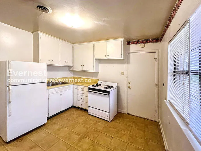 1814 1/2 S Cross St — Photo 4