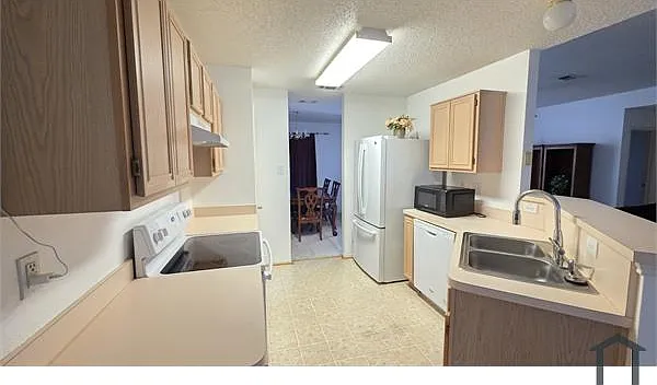 3 bed, 1498 sqft, $2,300 — Photo 4