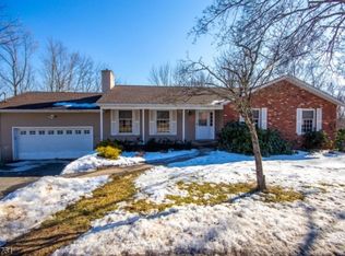 956 Ridge Rd, Newton, NJ 07860