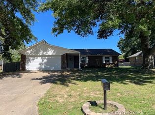 1800 Tanglewood Ln, Muskogee, OK 74403