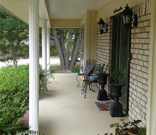 2nd image of 1001 Lynhurst Ln