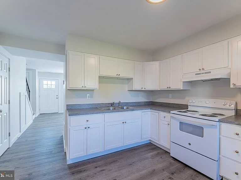 525 Gray Ave #2 — Photo 12