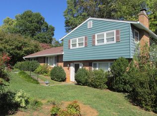 5833 Castle Rock Rd, Roanoke, VA 24018