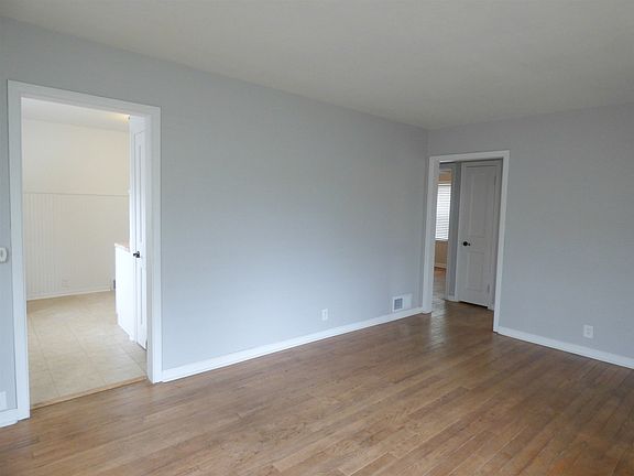 3rd image of 1401 Cedar St