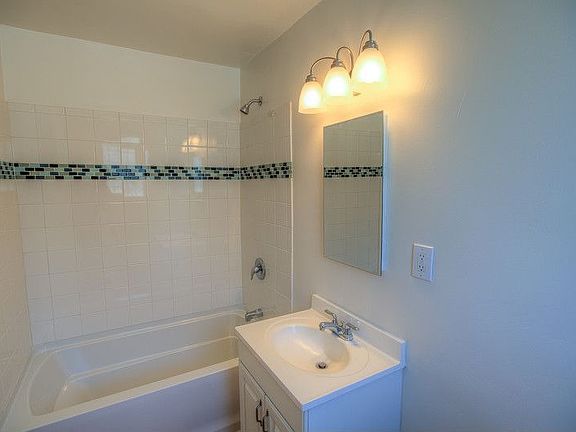 4th image of 4484 51st St