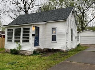 404 E 7th St, Christopher, IL 62822