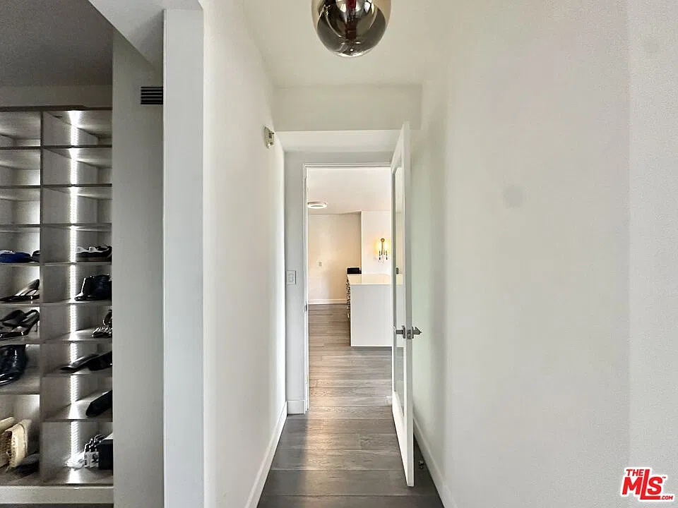 1 bed, 974 sqft, $8,750 — Photo 3