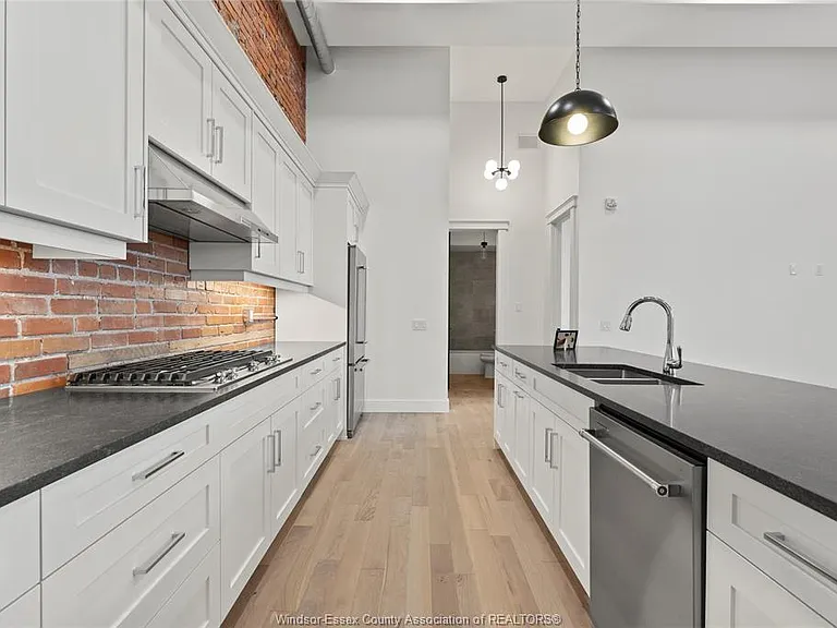 247 Brock St #201 — Photo 8