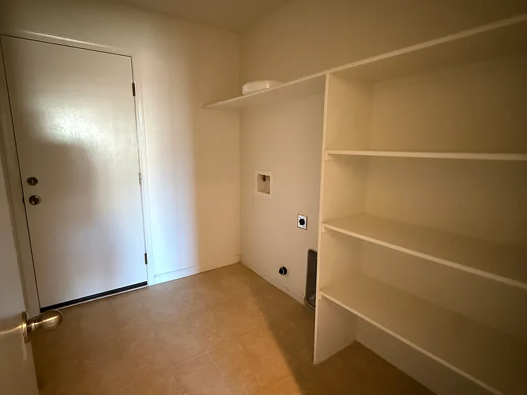 1572 Minories Dr — Photo 15
