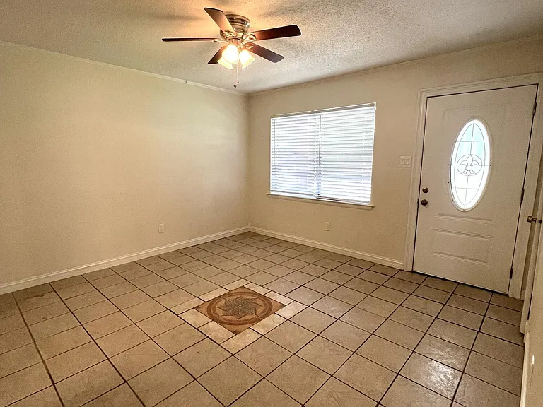 103 Ralph Dr — Photo 3