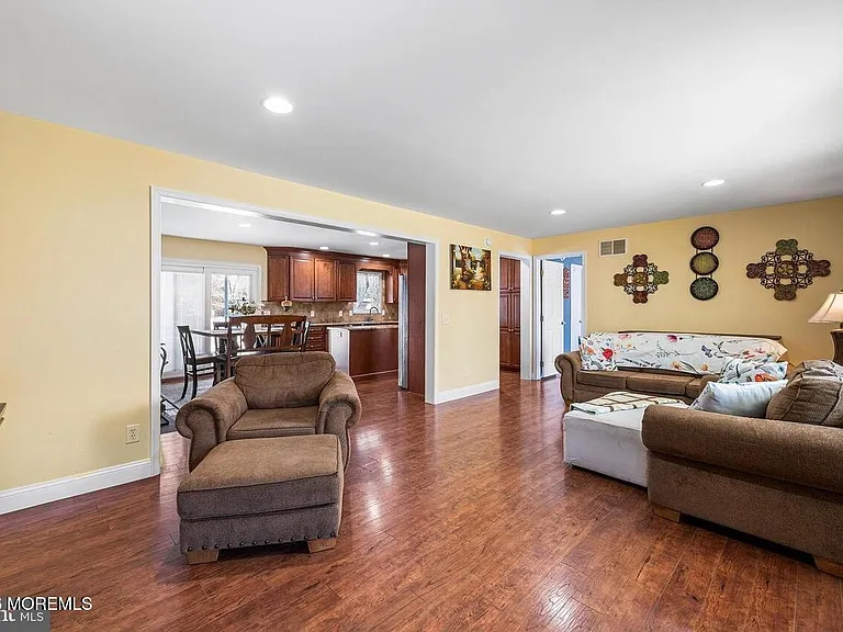 46 Primrose Dr — Photo 4