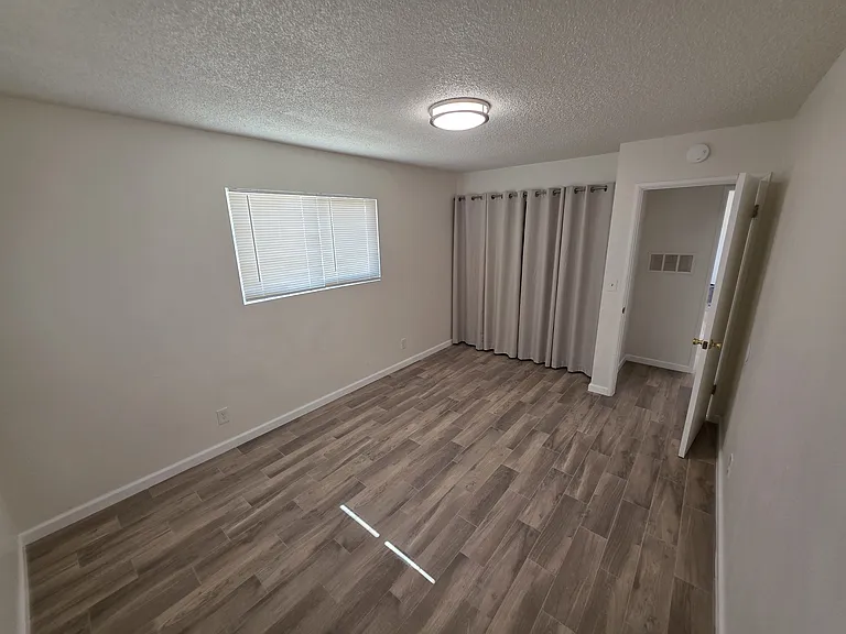 12075 Kings Rd — Photo 10