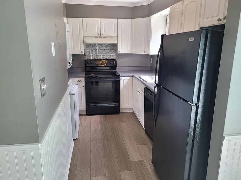 10 Poinsett Ave #D — Photo 3