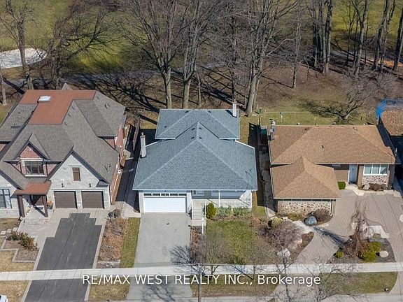 3rd image of 28 Braywin Dr