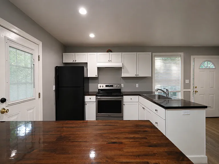 522 1/2 Green St — Photo 2