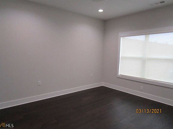 5th image of 405 Bradford St